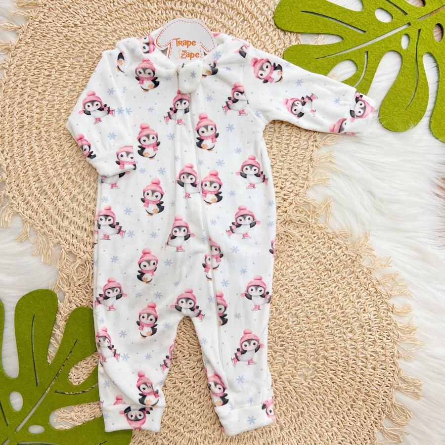  Macacão em Plush Pinguim Baby com Gorrinho Rosa - Off White